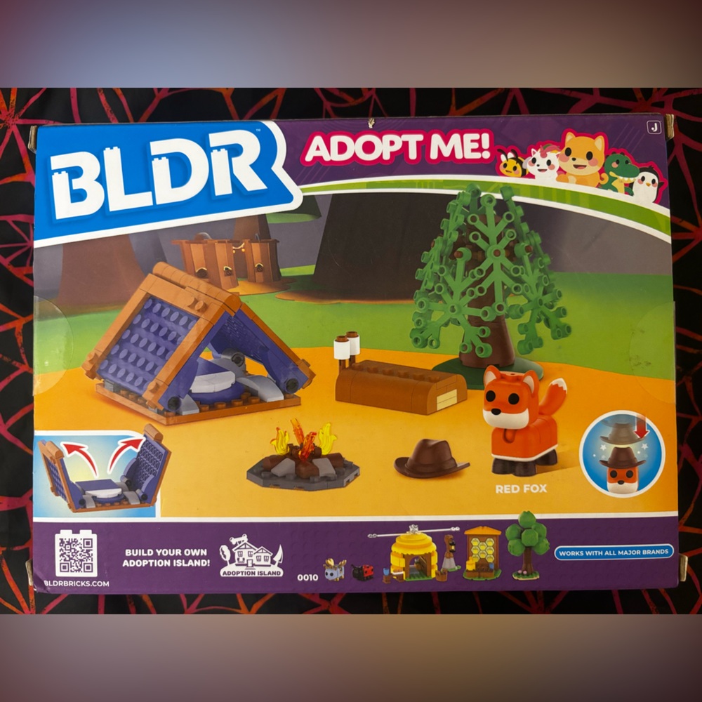 Adopt Me! Fox Adventure Building Set